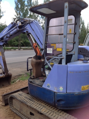 ขายรถแบคโฮ ยี่ห้อ HITACHI รุ่น PC40 ขายรถแบคโฮ ยี่ห้อ HITACHI รุ่น PC40