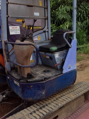 ขายรถแบคโฮ ยี่ห้อ HITACHI รุ่น PC40