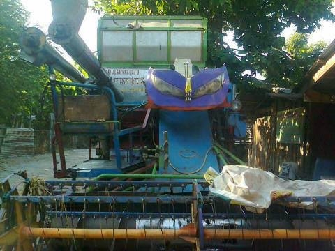 ขายด่วน รถเกี่ยวข้าวศักดิ์พัฒนา รุ่น บิ๊ก 37 เครื่อง ISUZU 210 HP 6HH1 อุ้มปรับระดับ 2.5 ตัน ปั๊ม DAIKIN 23 ช่วงล่าง 10HT ตัวเดินใหญ่ของ 12HT สภาพดีมากครับพร้อมใช้งาน ราคาต่อรองได้ครับ