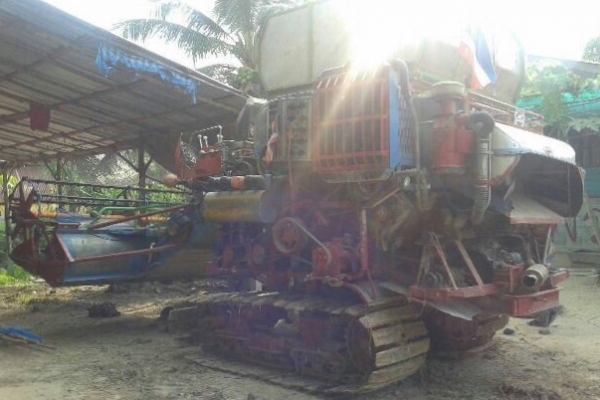 ขายด่วน รถเกี่ยวข้าวศักดิ์พัฒนา รุ่น บิ๊ก 37 เครื่อง ISUZU 210 HP 6HH1 อุ้มปรับระดับ 2.5 ตัน ปั๊ม DAIKIN 23 ช่วงล่าง 10HT ตัวเดินใหญ่ของ 12HT สภาพดีมากครับพร้อมใช้งาน ราคาต่อรองได้ครับ