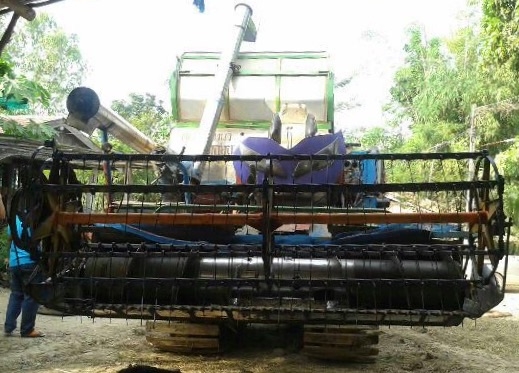 ขายด่วน รถเกี่ยวข้าวศักดิ์พัฒนา รุ่น บิ๊ก 37 เครื่อง ISUZU 210 HP 6HH1 อุ้มปรับระดับ 2.5 ตัน ปั๊ม DAIKIN 23 ช่วงล่าง 10HT ตัวเดินใหญ่ของ 12HT สภาพดีมากครับพร้อมใช้งาน ราคาต่อรองได้ครับ