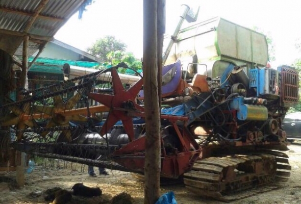 ขายด่วน รถเกี่ยวข้าวศักดิ์พัฒนา รุ่น บิ๊ก 37 เครื่อง ISUZU 210 HP 6HH1 อุ้มปรับระดับ 2.5 ตัน ปั๊ม DAIKIN 23 ช่วงล่าง 10HT ตัวเดินใหญ่ของ 12HT สภาพดีมากครับพร้อมใช้งาน ราคาต่อรองได้ครับ