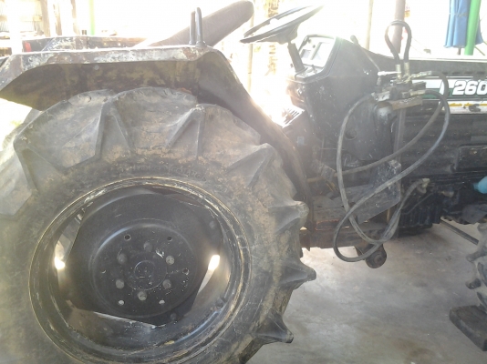 ขายตามสภาพรถไถ26แรงคูโบต้าโฟวินเครื่องดีมีแต่ตัวรถลดเหลือ75000บาท ขายตามสภาพรถไถ26แรงคูโบต้าโฟวินเครื่องดีมีแต่ตัวรถลดเหลือ75000บาท