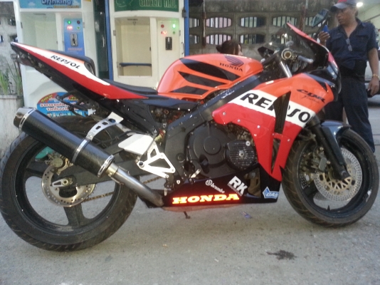 ปรับราคาเหลือ68,500บาทขายด่วนcbr400cc.ทะเบียนแท้แฟริ่งตัว1000ปี08