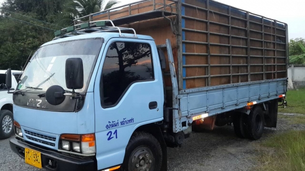 หกล้อ อีซูซุ NPR-120 ฝาขาว ยาว5เมตร สภาพดีสวยๆพร้อมใช้งาน ทะเบียนพร้อนโอน  เจ้าขอขับใช้เองครับ