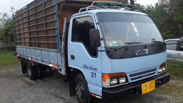 หกล้อ อีซูซุ NPR-120 ฝาขาว ยาว5เมตร สภาพดีสวยๆพร้อมใช้งาน ทะเบียนพร้อนโอน  เจ้าขอขับใช้เองครับ