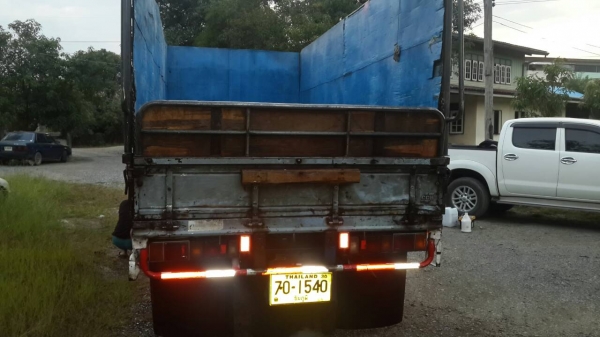 หกล้อ อีซูซุ NPR-120 ฝาขาว ยาว5เมตร สภาพดีสวยๆพร้อมใช้งาน ทะเบียนพร้อนโอน  เจ้าขอขับใช้เองครับ