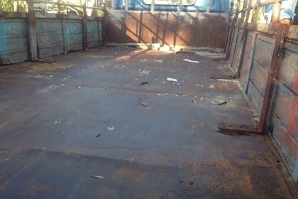 ISUZU NPR 100 HP 4BC2 หกล้อกระบะคอกเหล็กความ 4.30 เมตร เครื่องแน่นแรงดี หัวเก๋งสวยไม่มีผุภายในเก๋งคอนโซลครบพร้อม ช่วงล่างคัชซีสวยไม่มีบวม ยาง 7.50 ขอบ 16 สภาพดี 70\% พร้อมบรรทุกพร้อมใช้งาน เอกสารเล่มทะเบียนครบพร้อมโอน ราคาต่อรองได้ครับ