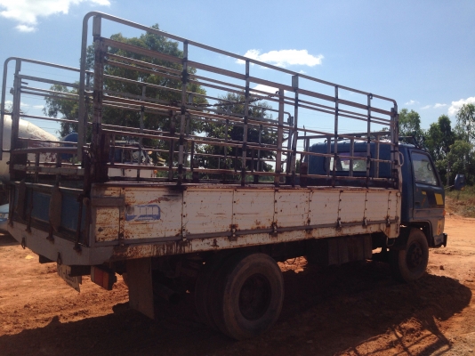 ISUZU NPR 100 HP 4BC2 หกล้อกระบะคอกเหล็กความ 4.30 เมตร เครื่องแน่นแรงดี หัวเก๋งสวยไม่มีผุภายในเก๋งคอนโซลครบพร้อม ช่วงล่างคัชซีสวยไม่มีบวม ยาง 7.50 ขอบ 16 สภาพดี 70\% พร้อมบรรทุกพร้อมใช้งาน เอกสารเล่มทะเบียนครบพร้อมโอน ราคาต่อรองได้ครับ