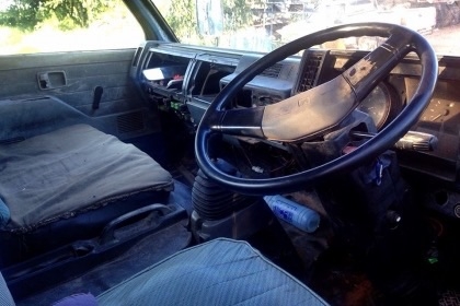 ISUZU NPR 100 HP 4BC2 หกล้อกระบะคอกเหล็กความ 4.30 เมตร เครื่องแน่นแรงดี หัวเก๋งสวยไม่มีผุภายในเก๋งคอนโซลครบพร้อม ช่วงล่างคัชซีสวยไม่มีบวม ยาง 7.50 ขอบ 16 สภาพดี 70\% พร้อมบรรทุกพร้อมใช้งาน เอกสารเล่มทะเบียนครบพร้อมโอน ราคาต่อรองได้ครับ