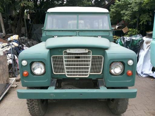 ขายแลนด์โรเวอร์ 4 ประตู กระบะ ปะผุทำสีครบแล้ว ไม่มีเครื่อง ไม่มีทะเบียน  สวย หายาก