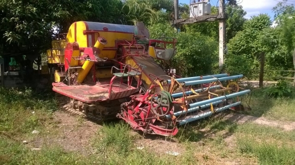 ขายรถเกี่ยวข้าวสภาพดีพร้อมใช้งาน เกี่ยวข้าวปีนี้เสร็จแล้ว ขายเพราะไม่มีคนช่วยครับ ราคาต่อรองได้