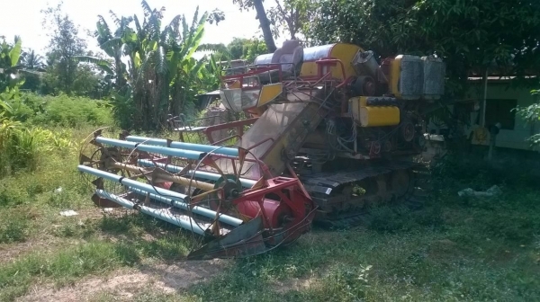 ขายรถเกี่ยวข้าวสภาพดีพร้อมใช้งาน เกี่ยวข้าวปีนี้เสร็จแล้ว ขายเพราะไม่มีคนช่วยครับ ราคาต่อรองได้