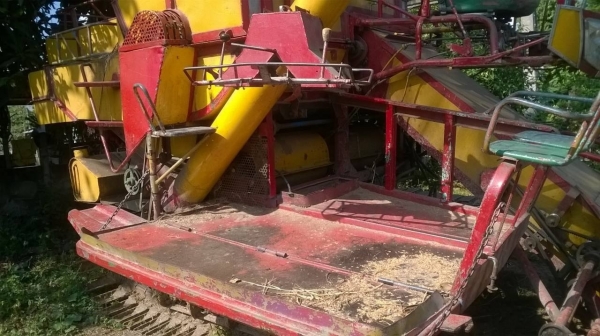 ขายรถเกี่ยวข้าวสภาพดีพร้อมใช้งาน เกี่ยวข้าวปีนี้เสร็จแล้ว ขายเพราะไม่มีคนช่วยครับ ราคาต่อรองได้