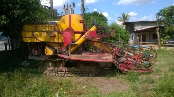 ขายรถเกี่ยวข้าวสภาพดีพร้อมใช้งาน เกี่ยวข้าวปีนี้เสร็จแล้ว ขายเพราะไม่มีคนช่วยครับ ราคาต่อรองได้