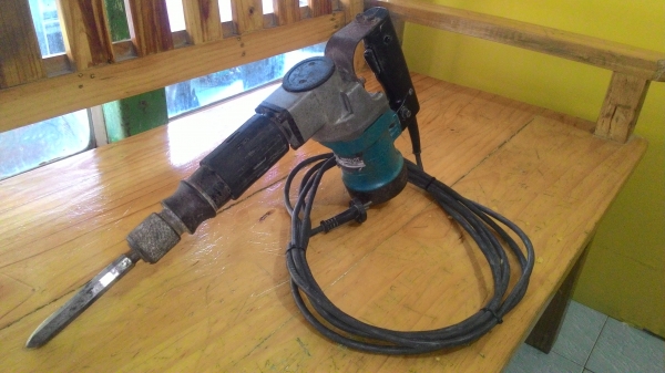 ขายเครื่องสกัดแย็กไฟฟ้ายี่ห้อMakitaรุ่นHM0810T(900W)made in japanสภาพดีเดิมๆพร้อมใช้งาน