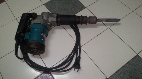 ขายเครื่องสกัดแย็กไฟฟ้ายี่ห้อMakitaรุ่นHM0810T(900W)made in japanสภาพดีเดิมๆพร้อมใช้งาน ขายเครื่องสกัดแย็กไฟฟ้ายี่ห้อMakitaรุ่นHM0810T(900W)made in japanสภาพดีเดิมๆพร้อมใช้งาน