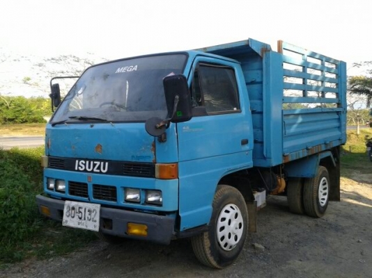 6ล้อดั้มISUZU NKR เครื่องยนตร์ 88แรงม้า พวงมาลัยเพาวเวอร์