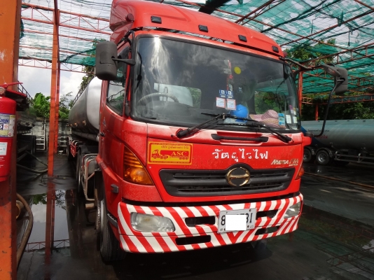 ขายด่วน รถบรรทุกหัวลากพร้อมหางน้ำมัน 30000 ลิตร HINO MEGA 260 สวยๆ