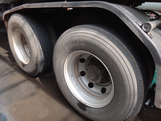 ขายด่วน รถบรรทุกหัวลากพร้อมหางน้ำมัน 30000 ลิตร HINO MEGA 260 สวยๆ