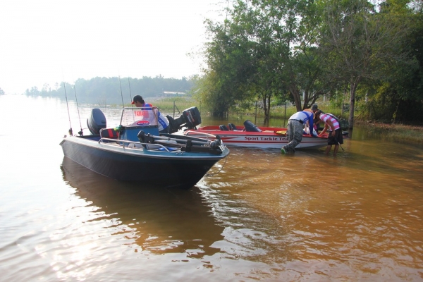 เรือ 14ฟุตโมลช่างโต้ง  เครื่องYamaha70แรง