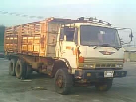 HINO SUMO FM 227- 220 HP EM100 สิบล้อดั๊มพ์ 2 เพลา กระบะดั๊มพ์เหล็ก 12 ตันสภาพดี หัวบางเดิมไม่มีผุภายในเก๋งคอนโซลครบพร้อม พวงมาลัยเพาเวอร์ เบรคทริ๊ปฟี้ ช่วงล่างคัชซีสวยไม่บวมไม่แตก ยางสภาพดีพร้อมบรรทุกพร้อมใช้งาน เอกสารทะเบียนภาษีครบพร้อมโอน ราคาต่อรองได้