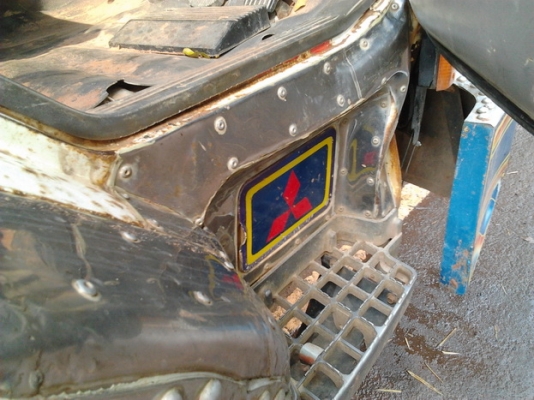 MITSUBISHI FUSO FN527 TD 2679 วางเครื่อง 220 HP TURBO 6D16 สิบล้อดั๊มพ์ 2 เพลา กระบะดั๊มพ์เหล็ก 12 ตันของสามมิตรลอนเฉียง ช่วงล่างคัชซีสวยไม่มีบวม เพลาบุ๋มเบรคใหญ่แล้ว ภายในเก๋งคอนโซลครบ แอร์เย็น พวงมาลัยเพาเวอร์ เบรคทริ๊ปฟี้ เอกสารทะเบียนภาษีครบไม่มีขาด ร