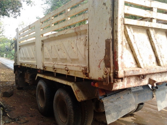 MITSUBISHI FUSO FN527 TD 2679 วางเครื่อง 220 HP TURBO 6D16 สิบล้อดั๊มพ์ 2 เพลา กระบะดั๊มพ์เหล็ก 12 ตันของสามมิตรลอนเฉียง ช่วงล่างคัชซีสวยไม่มีบวม เพลาบุ๋มเบรคใหญ่แล้ว ภายในเก๋งคอนโซลครบ แอร์เย็น พวงมาลัยเพาเวอร์ เบรคทริ๊ปฟี้ เอกสารทะเบียนภาษีครบไม่มีขาด ร