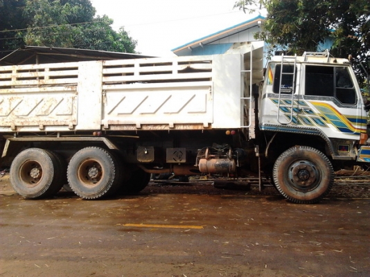 MITSUBISHI FUSO FN527 TD 2679 วางเครื่อง 220 HP TURBO 6D16 สิบล้อดั๊มพ์ 2 เพลา กระบะดั๊มพ์เหล็ก 12 ตันของสามมิตรลอนเฉียง ช่วงล่างคัชซีสวยไม่มีบวม เพลาบุ๋มเบรคใหญ่แล้ว ภายในเก๋งคอนโซลครบ แอร์เย็น พวงมาลัยเพาเวอร์ เบรคทริ๊ปฟี้ เอกสารทะเบียนภาษีครบไม่มีขาด ร