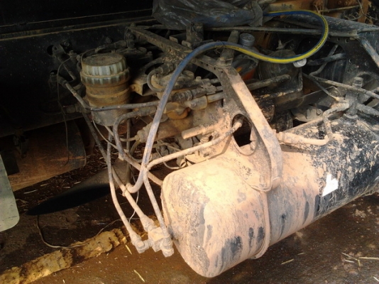 MITSUBISHI FUSO FN527 TD 2679 วางเครื่อง 220 HP TURBO 6D16 สิบล้อดั๊มพ์ 2 เพลา กระบะดั๊มพ์เหล็ก 12 ตันของสามมิตรลอนเฉียง ช่วงล่างคัชซีสวยไม่มีบวม เพลาบุ๋มเบรคใหญ่แล้ว ภายในเก๋งคอนโซลครบ แอร์เย็น พวงมาลัยเพาเวอร์ เบรคทริ๊ปฟี้ เอกสารทะเบียนภาษีครบไม่มีขาด ร