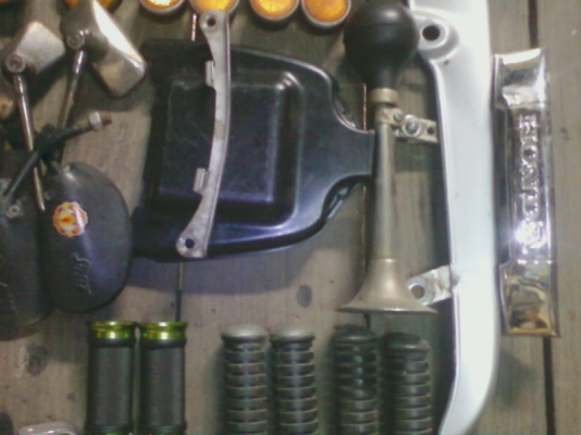 ขายอะไหล่ชาลีราคาตามรูปข้างในครับ