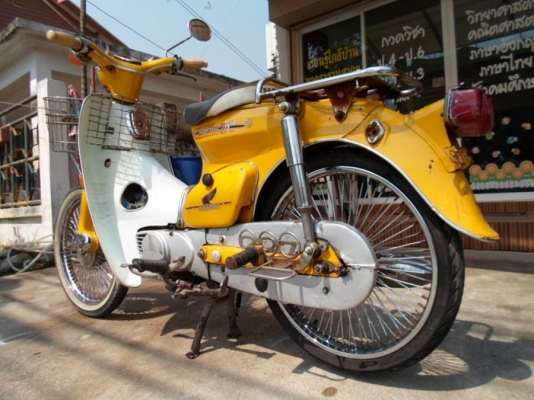 ขาย C70 เครื่องเดิมๆ แน่นๆ No Book สตาร์ททีเดียว สีพอใช้ได้ ราคา 9,900ต่อรองได้