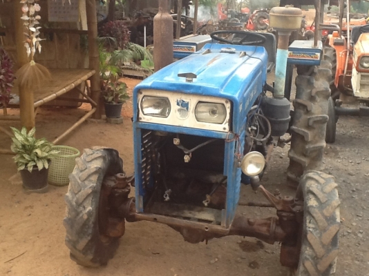 แทรกเตอร์แชป์ 304 4 WD 2 เพลา พวงมาลัยเพาเวอร์ ตามสภาพ..ถูกๆ