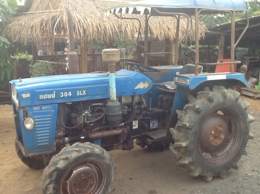 แทรกเตอร์แชป์ 304 4 WD 2 เพลา พวงมาลัยเพาเวอร์ ตามสภาพ..ถูกๆ