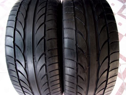 ยาง 225/40/18  ปลายปี 09 ถูกๆ 1 คู่