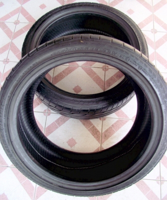 ยาง 225/40/18  ปลายปี 09 ถูกๆ 1 คู่