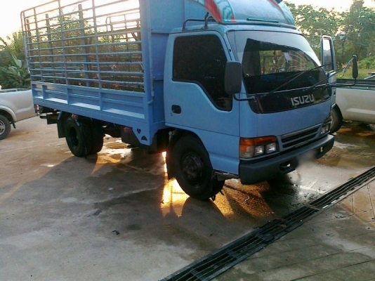 รถอิซูซุ 6 ล้อ รั่ว  NPR  120 แรงม้า ปี 39  สนใจติดต่อ 081 - 6079515