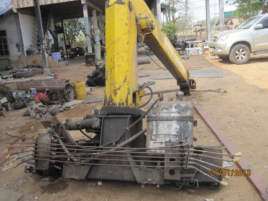 ขายเครนยก4ตัน 4ปอก 3ชัก ขาเหลี่ยม ท้องแบนครับ พร้อมใช้งาน สภาพดีไม่มีป่ะ ดาม ใช้งานคล่องตัวดี