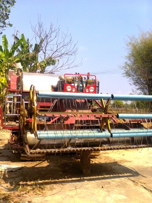 ขายรถเกี่ยวข้าวพร้อมเทเลอร์หรือแยกขาย