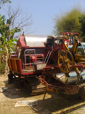 ขายรถเกี่ยวข้าวพร้อมเทเลอร์หรือแยกขาย