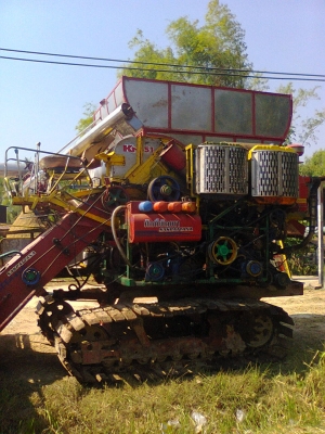 ขายรถเกี่ยวข้าวศักดิ์พัฒนาอุ้ม2.5ตัน