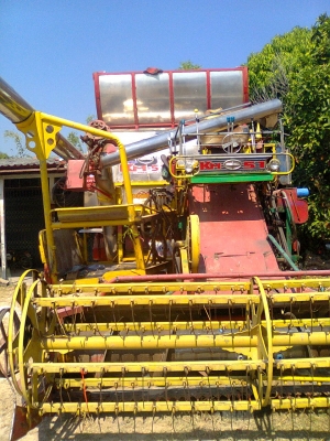 ขายรถเกี่ยวข้าวศักดิ์พัฒนาอุ้ม2.5ตัน