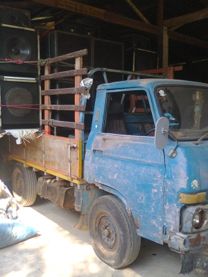 ขายรถ4ล้อกลางนิสสันคาบร้อน