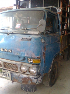 ขายรถ4ล้อกลางนิสสันคาบร้อน