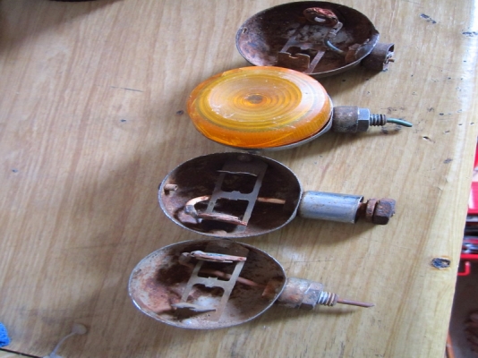 ตี่พิจิตร// ขายไฟเลี้ยว yg1 หายากมาก