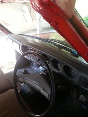 ขายรถสองแถวไม้