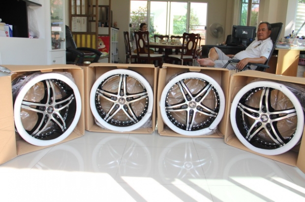 ฝากด้วยคับ ล้อขอบ18" ของใหม่ 5/120 กว้าง7.5 ออฟ 40 ราคาโดนใจ ฝากด้วยคับ ล้อขอบ18" ของใหม่ 5/120 กว้าง7.5 ออฟ 40 ราคาโดนใจ