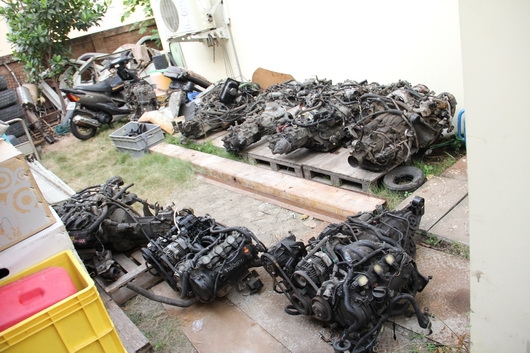 ขายอะไหล่ เครื่องยนต์ ช่วงล่าง อุปกรณ์ตกแต่ง รถกระป้อ มีทั้งรถขับ2 และขับ4  กระบะ ชุดยกดั้ม อุปกรณ์บอดี้