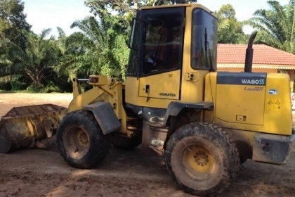 รถตักล้อยางKOMATSU WA80-3เอวอ่อนมีเก๋งแอร์เย็นต่อแขนแล้ว