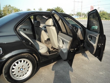 ขาย BMW 318i โฉมนกแก้ว รถสวย สภาพดี สมบูรณ์ ไมค์น้อยแค่ 106100 กม.แท้